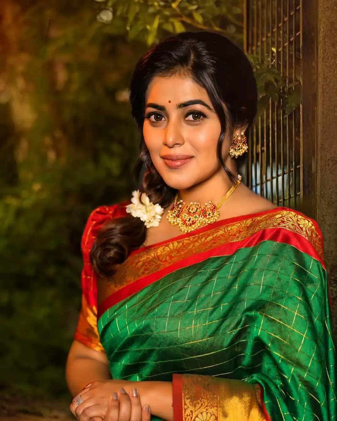 Malayalam Girl Shamna Kasim In Green Pattu Saree Red Blouse